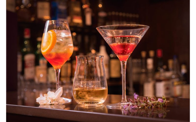 Qual é o melhor Drink para harmonizar com Charuto? Saiba como fazer a combinação perfeita