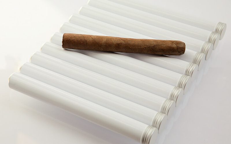 Charutos em tubo – Retirar ou deixar fechado nos tubos ?