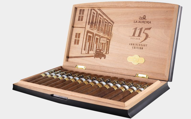 La Aurora comemora 115 anos com charuto comemorativo