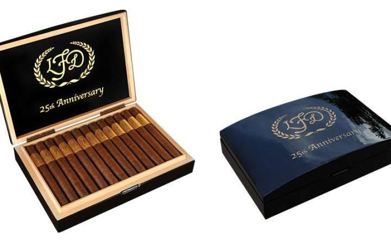 La Flor Dominicana comemora 25 anos com charuto de aniversário