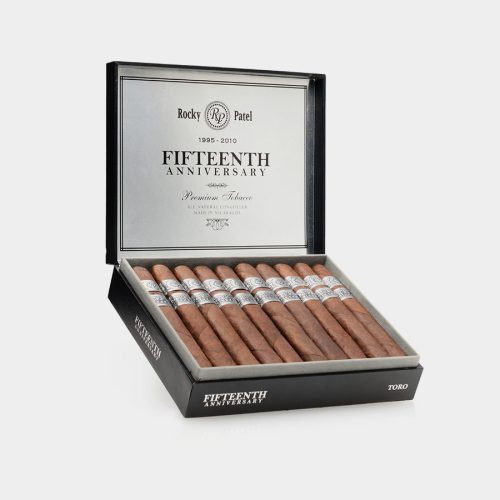 Rocky Patel atualiza o empacotamento do décimo quinto aniversário