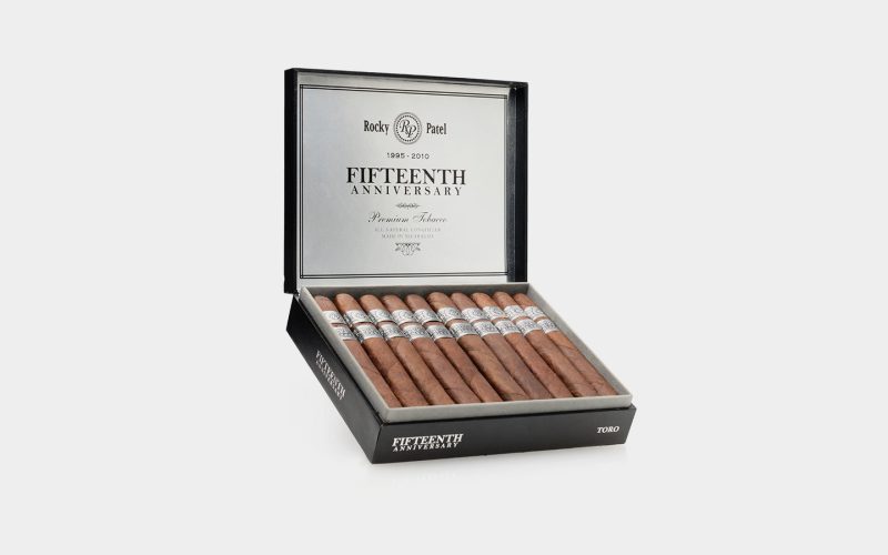 Rocky Patel atualiza o empacotamento do décimo quinto aniversário