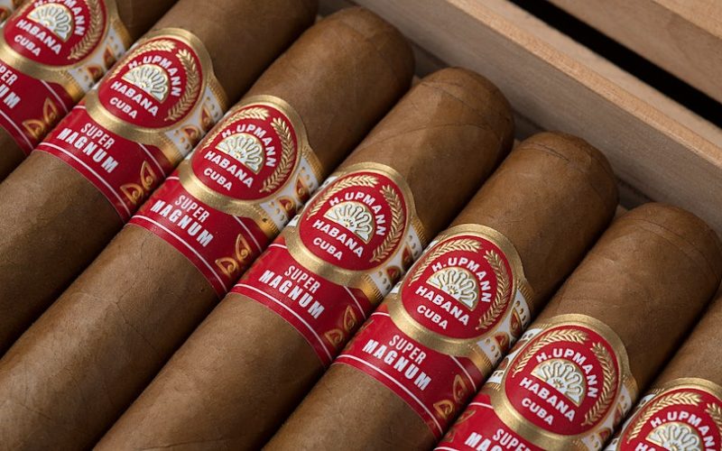 O cubano H. Upmann Super Magnum